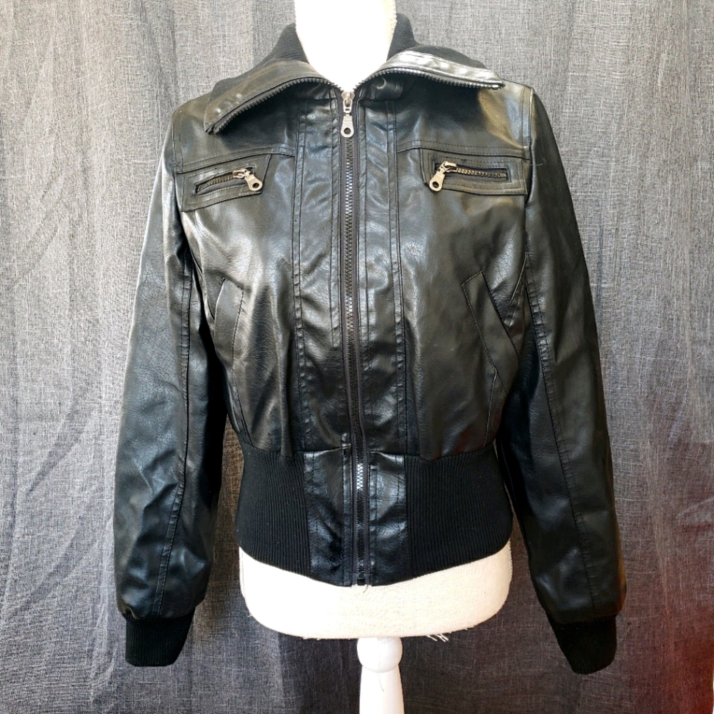 🌻Miley Cyrus X Max Azria Vegan Leather Jacket